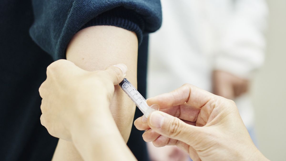 Polacy chcą się szczepić, ale brakuje preparatów
