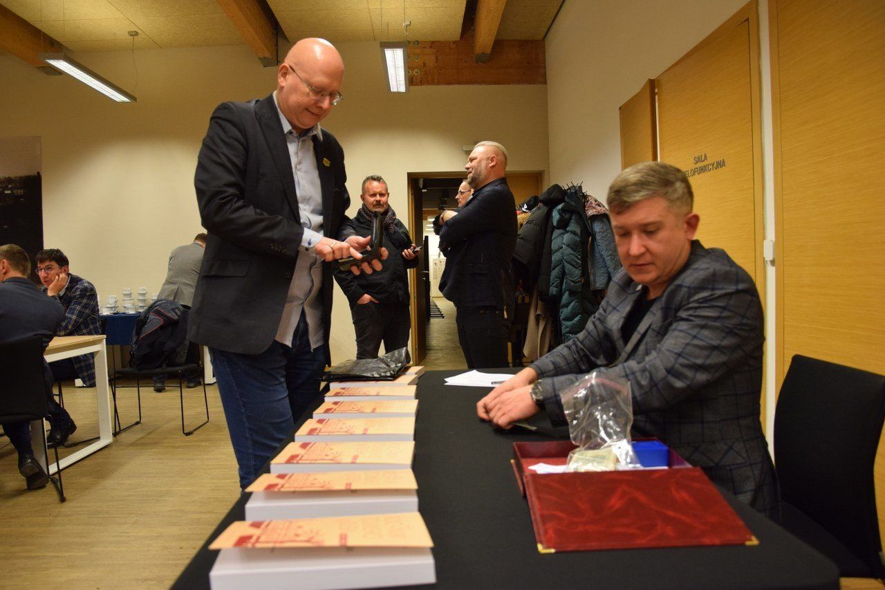 &#34;Rocznik Zduńskowolski&#34; jest już dostępny dla czytelników. W Ratuszu odbyła się promocja wydawnictwa