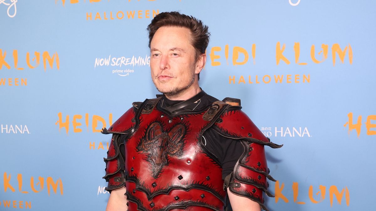 NEW YORK, NEW YORK - OCTOBER 31: Elon Musk attends Heidi Klum's 2022 Hallowe'en Party at Cathedrale at Moxy Hotel on October 31, 2022 in New York City. (Photo by Taylor Hill/Getty Images)