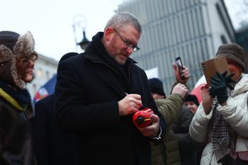 "Do jesieni jestem wykluczony". Grzegorz Braun ukarany przez PE