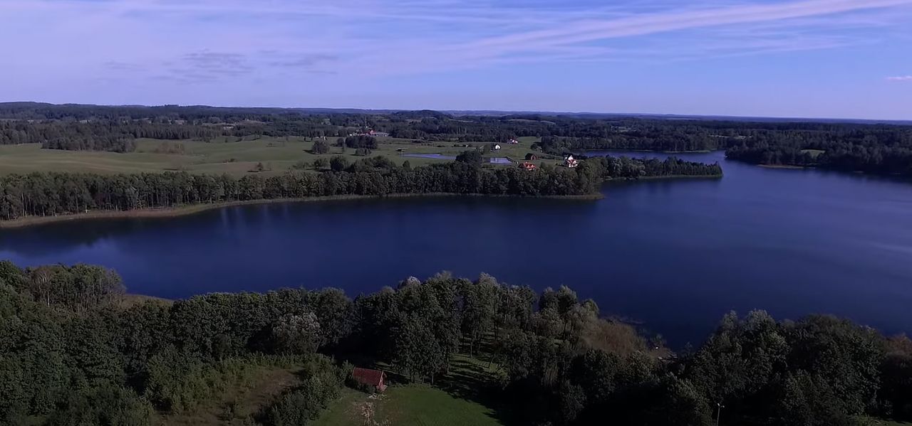 W takim miejscu Cezary i Katarzyna Żakowie postawili dom