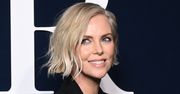 Tak odważna jeszcze nie była? Charlize Theron postawiła na głęboki dekolt i koronki
