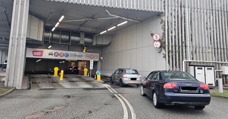 Tłumy w sklepach i galeriach handlowych. Wjazd i wyjazd z parkingów zajmuje więcej czasu niż same zakupy