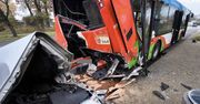 Puławy: Nietrzeźwy kierowca opla uderzył w latarnię i autobus komunikacji miejskiej