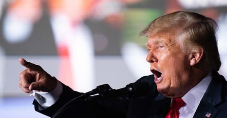 Trump mówi, jak przekonałby ludzi do przyjęcia szczepionki przeciw COVID-19