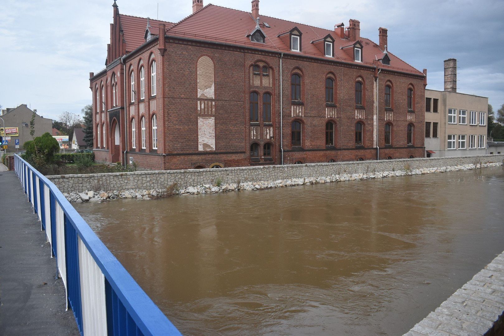 Wały przeciwpowodziowe uchroniły dolną część Krosna Odrzańskiego przed wysoką wodą w 2024 roku.
