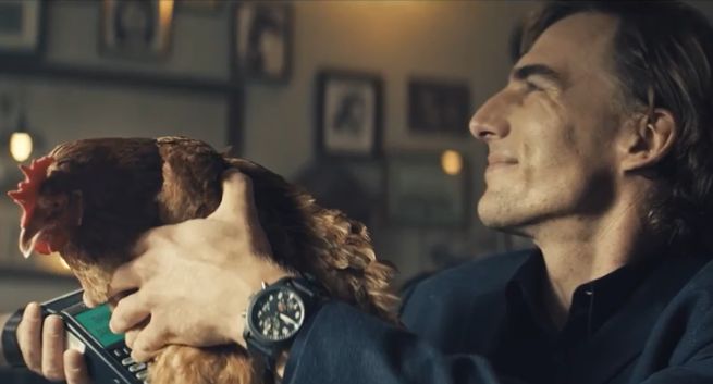 Kura znosząca złote w roli smartfona reklamuje bank BGŻ BNP Paribas (wideo)