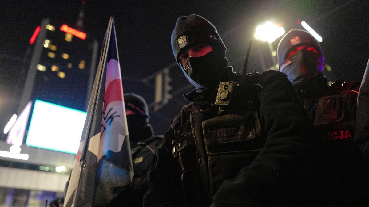 Policja podczas demonstracji na 8 marca