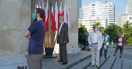 Wybory prezydenckie 2020. Przed lokalami wyborczymi tworzą się kolejki