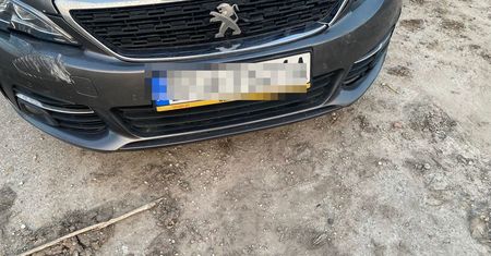 "12-latek za sterami ładowarki – pomylił przyciski i zderzył się z autem"