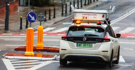 Warszawa zarobiła fortunę. Samochód z kamerą skanuje tablice