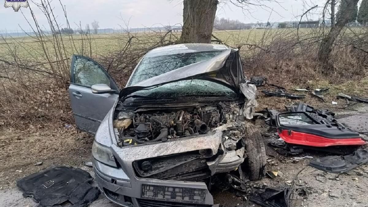 Kierujący Audi uderzył w Volvo