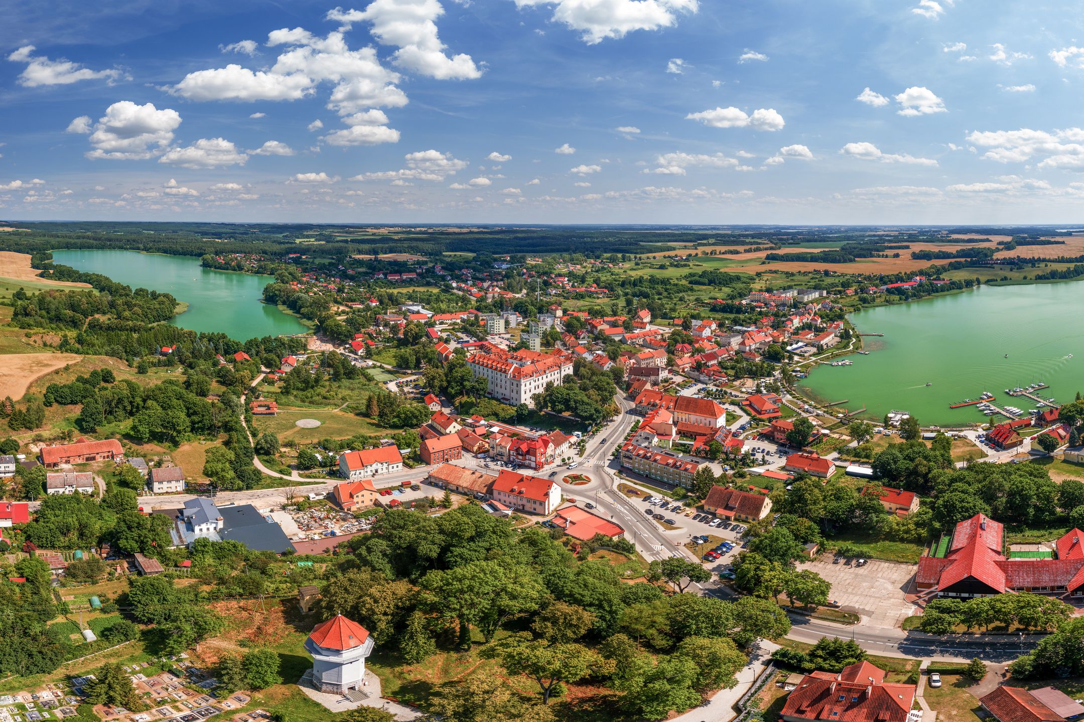 ryn, mazury, miasto, jezioro, zamek, historia, widok z lotu ptaka, dron, lotnicze, niebo, architektura