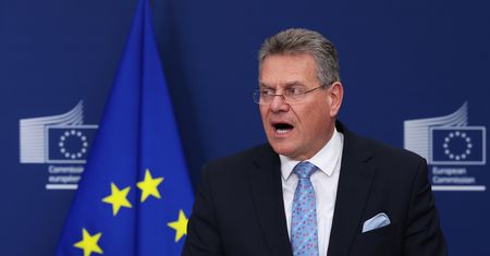 Komisarz UE apeluje o dialog handlowy z USA. "Uniknijmy równi pochyłej"