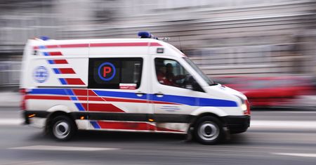 Zbiorowe zatrucie na kolonii w Bieszczadach. W nocy do szpitali przewieziono 20 dzieci
