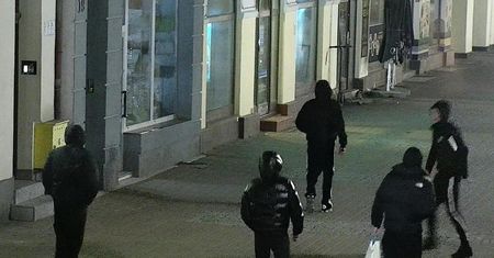 Alkohol, graffiti i zniszczona ławka. Nieletni zatrzymani