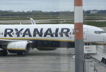Pasażer wyssany przez okno. Zwrot w sprawie incydentu w samolocie