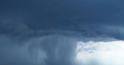 Burzowa apokalipsy. Polskie miasta nawiedził "downburst". Czym jest?