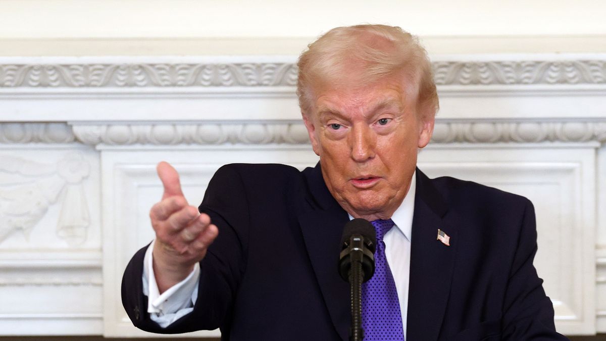 WASHINGTON, DC - FEBRUARY 20: U.S. President Donald Trump delivers remarks during a working breakfast with governors in the State Dining Room at the White House on February 20, 2026 in Washington, DC. Trump met with a group of governors, who are in town for the National Governors Association winter meeting, after he initially invited only Republican members of the group, causing a backlash from the bipartisan organization. (Photo by Kevin Dietsch/Getty Images)