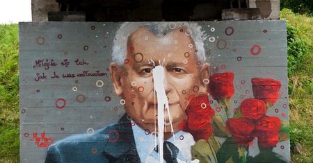 Długo nie przetrwał. Mural z Kaczyńskim zniszczony