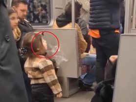 Przerażające nagranie. Sfilmowali dziewczynkę w metrze