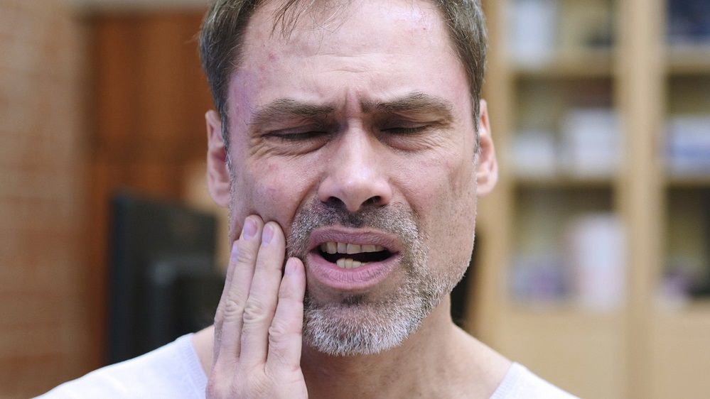 Nowotwory głowy i szyi, w tym rak szczęki, to rzadkie schorzenia, ale mogą być objawem przerzutów z innych części ciała