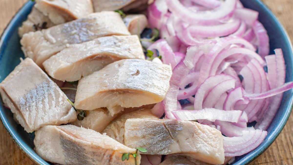 Zadbaj o to, aby na wigilii podać sprężyste i jędrne śledzie  