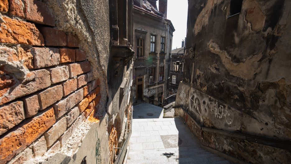 Bielsko-biała. Ulica Schodowa od dłuższego czasu doprasza się o remont.