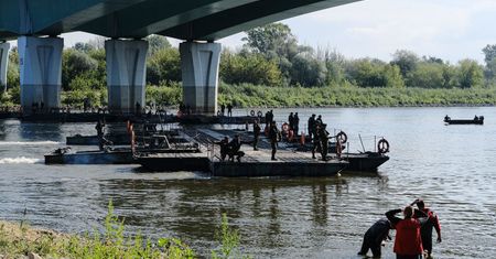 Awaria "Czajki". 200 żołnierzy zakończyło pracę nad mostem pontonowym na Wiśle