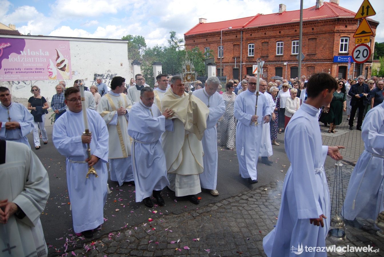 Miejska procesja Bożego Ciała przeszła ulicami Włocławka