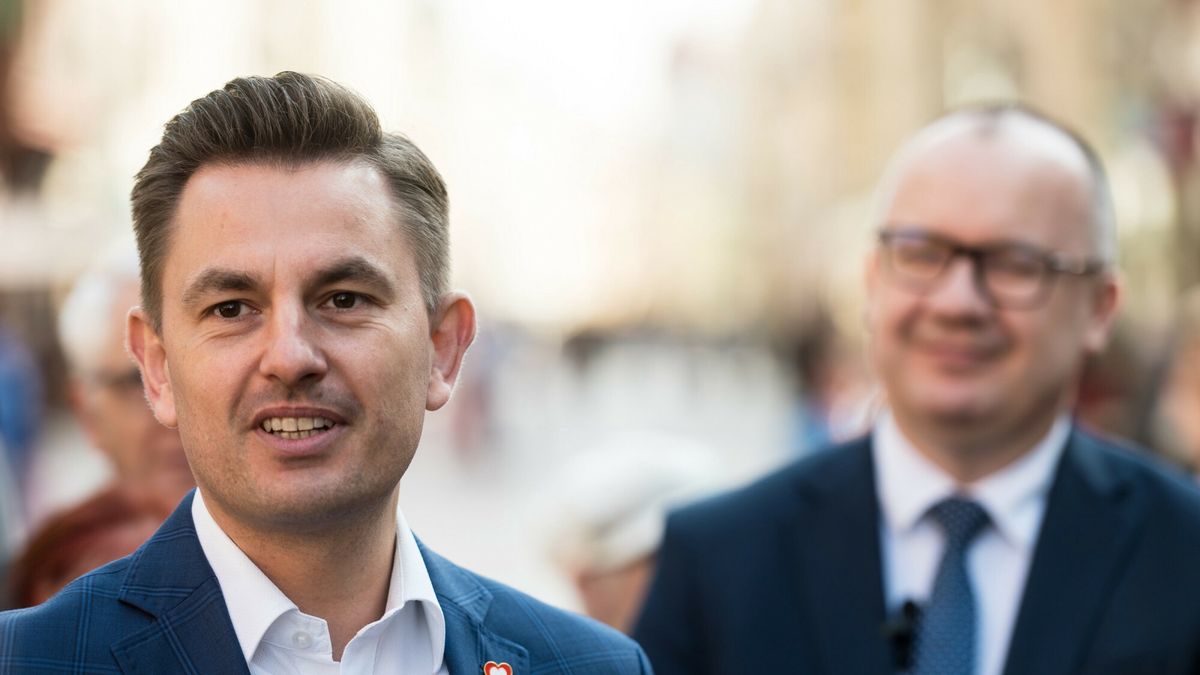 Briefing prasowy Paw?a Gulewskiego, kandydata na prezydenta Torunia
13.04.2024 Torun Briefing prasowy kandydata na prezydenta Torunia Paw?a Gulewskiego N/z wiceminister sprawiedliwosci Arkadiusz Myrcha, minister sprawiedliwosci Adam Bodnarfot. Lukasz Piecyk/REPORTER
Lukasz Piecyk/REPORTER