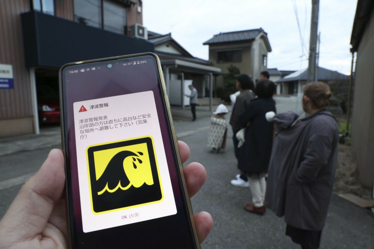 Ostrzeżenie przed tsunami - Japonia