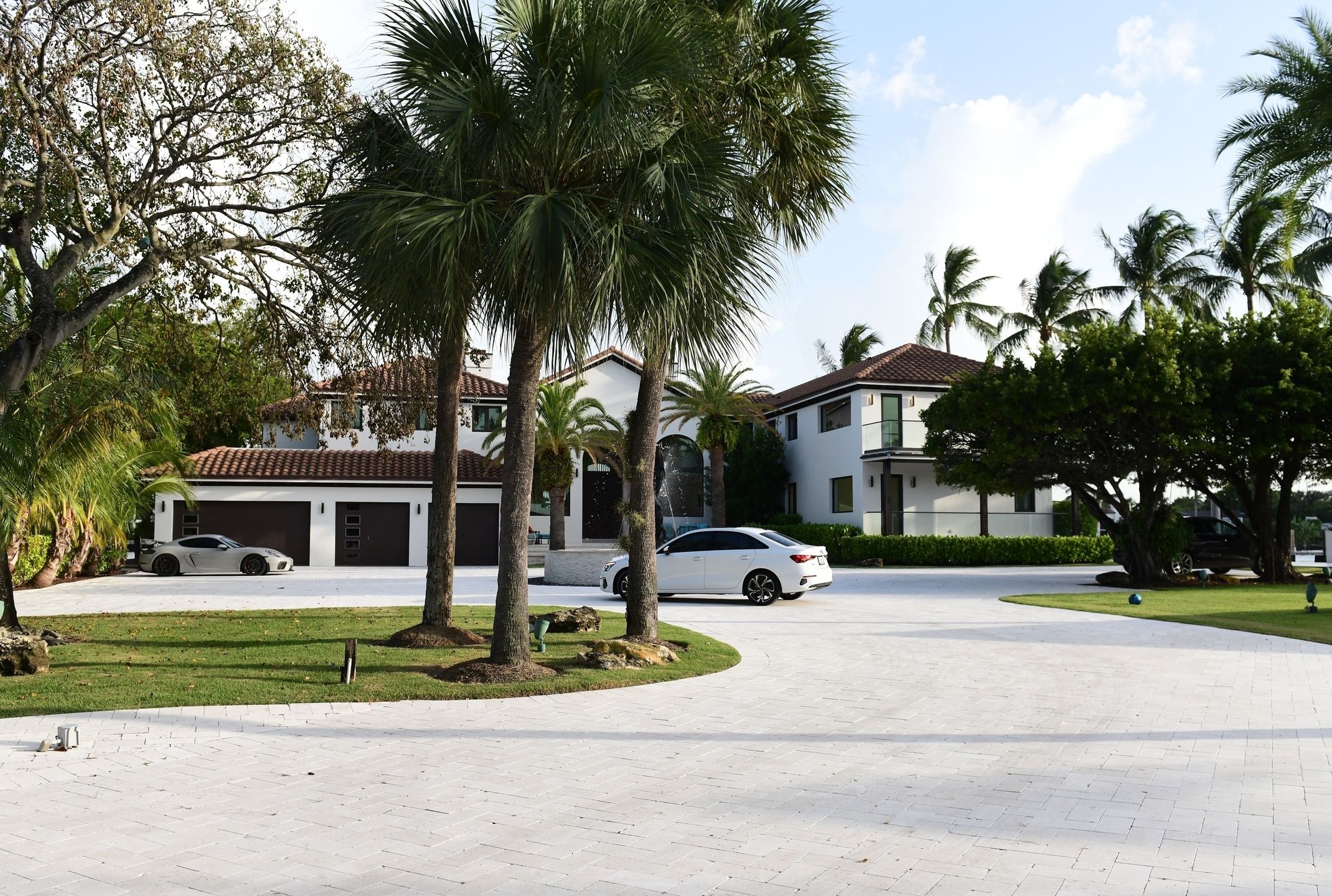 Lionel Messi poluje na nowy dom z rodziną