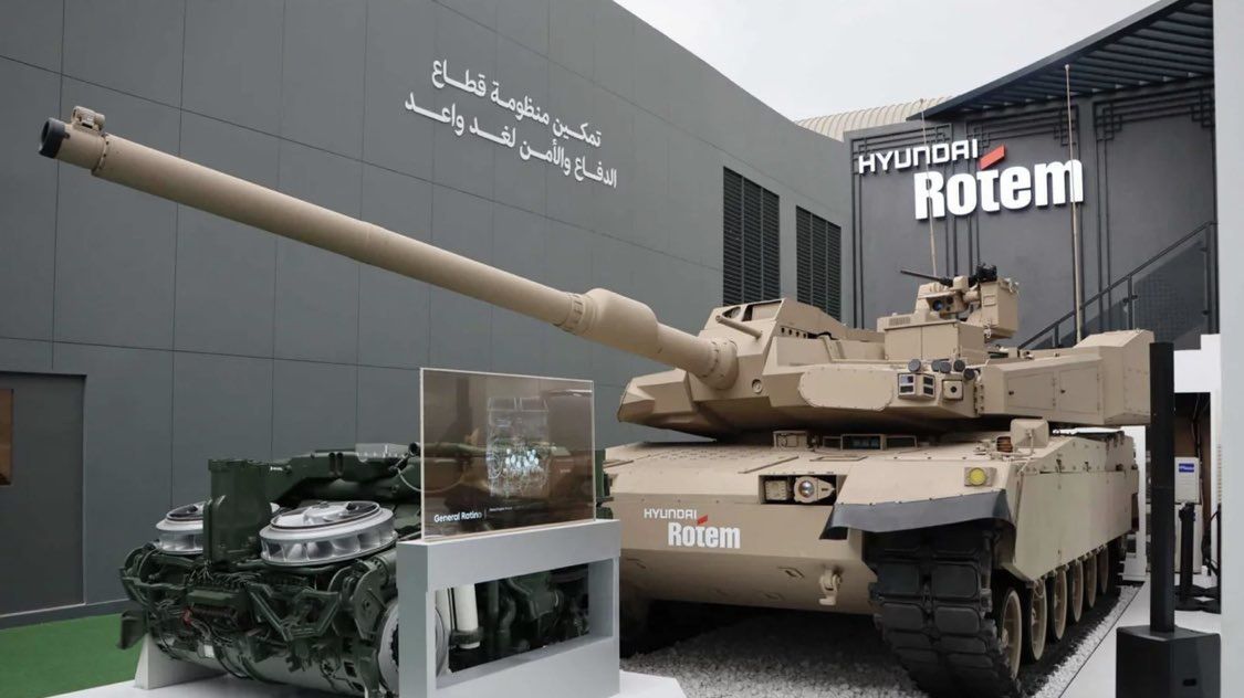 Czołg K2ME na wystawie podczas targów IDEX. 