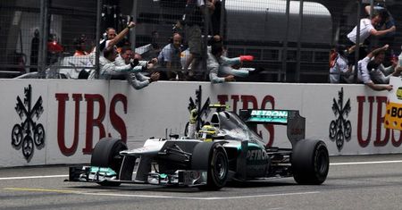 GP Chin: pierwsze zwycięstwo Mercedesa