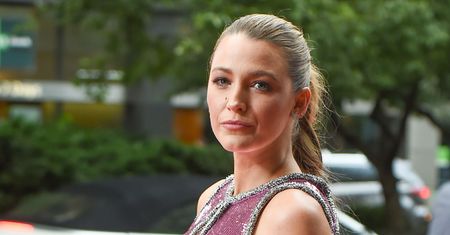 Same cekiny i wycięcia. Aktorka założyła koszmarną kreację