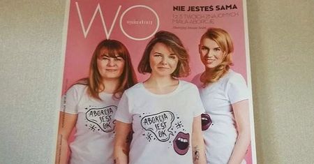 Okładka "Wysokich Obcasów". Trzy kobiety i hasło: "aborcja jest OK"