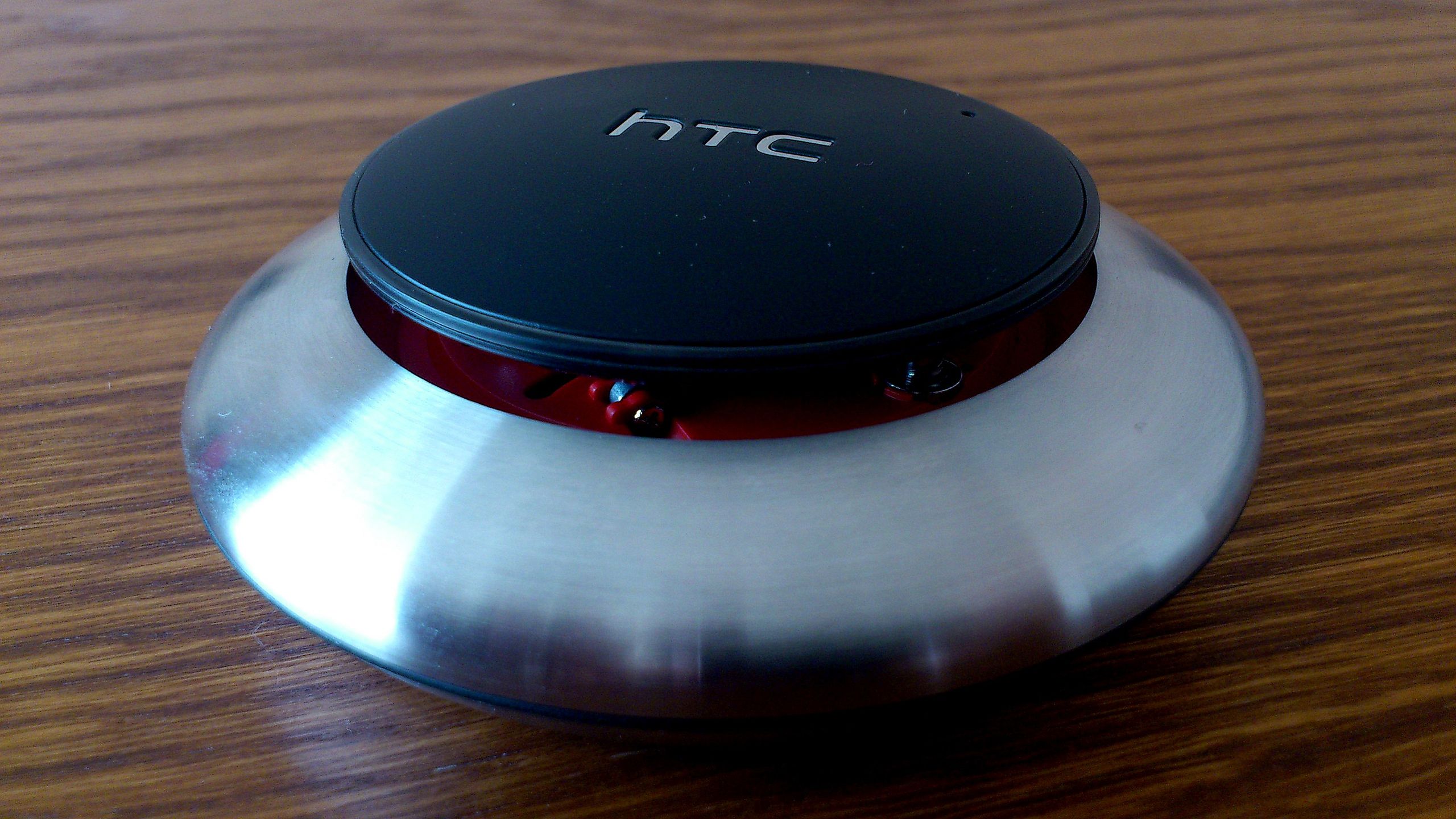 HTC Bluetooth Portable Conference Speaker - drogi, ładny gadżet [krótki test] 3