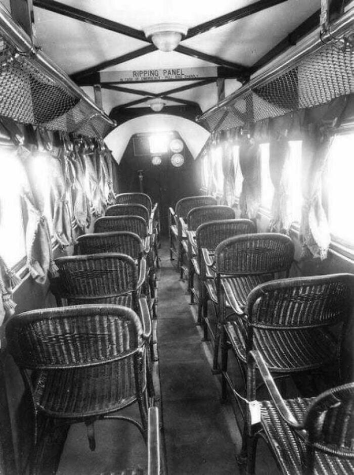 Wnętrze samolotu (1930).