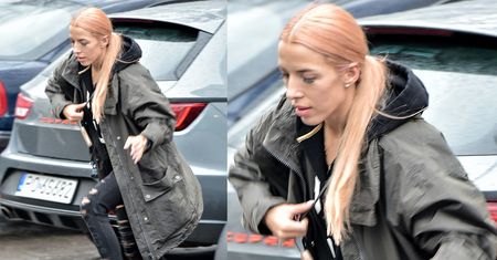Ewa Chodakowska skacze przez kałużę! Zafarbowała włosy na "truskawkowy blond" (ZDJĘCIA)