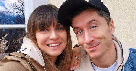 Anna Lewandowska z rodziną. Fani żartują z dystansu społecznego
