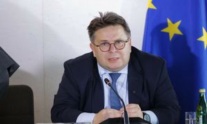 Jest we władzach PKP Cargo sprzedał wszystkie akcje. Potem je odkupił. KNF reaguje