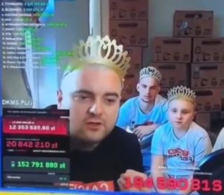 Bedoes podczas streamu charytatywnego Łatwoganga 