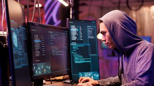 Kraków: Śledczy rozbili gang grasujący na Facebooku