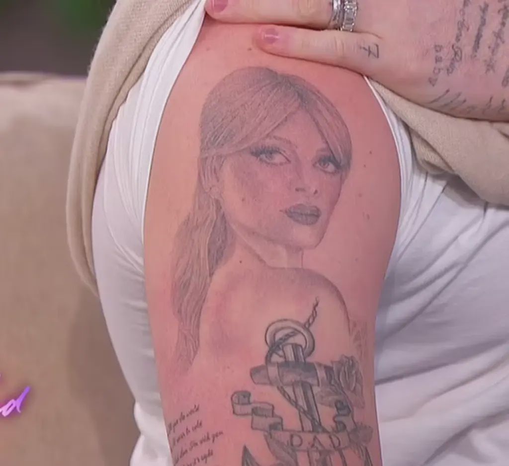 Brooklyn Beckham z tatuażem dla Nicoli