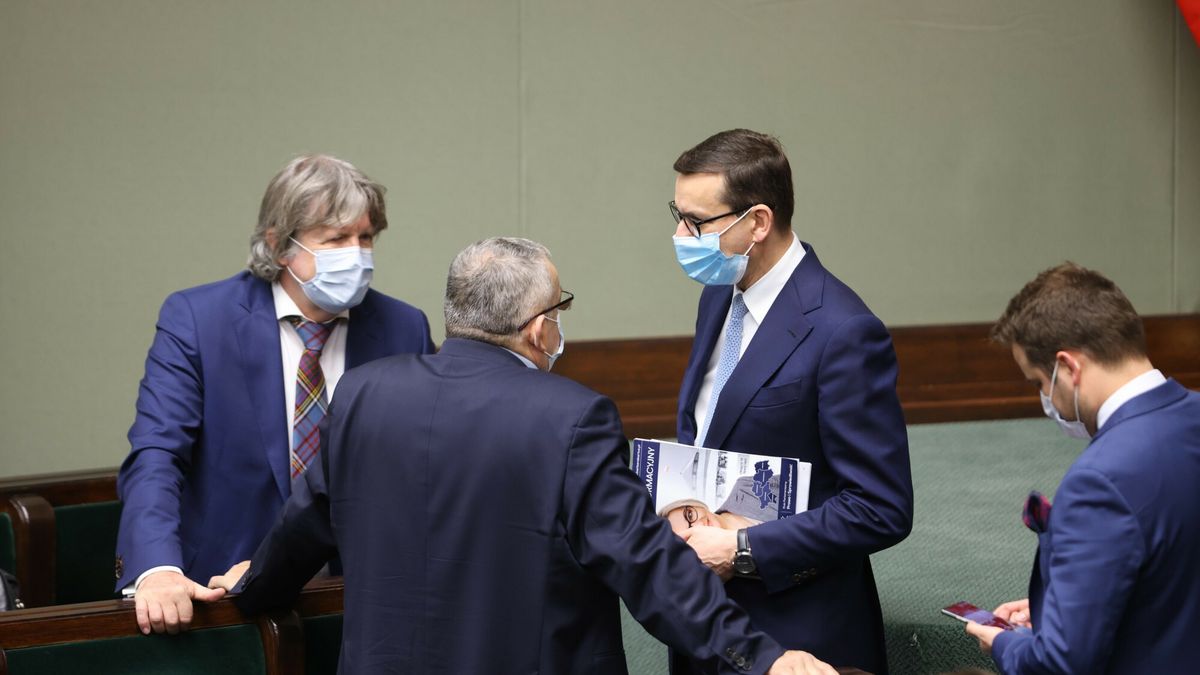 Wątpliwości podatkowe skarbówki wstrzymają wyliczenie składki przez ZUS nawet na lata - pisze "Rz" 