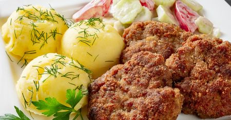 Posiekałam kurczaka i dodałam popularny owoc. Kotlety wyszły o niebo lepsze niż zwykłe