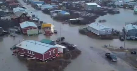 Osady na wybrzeżu Alaski odcięte od świata. Winny tajfun Halong