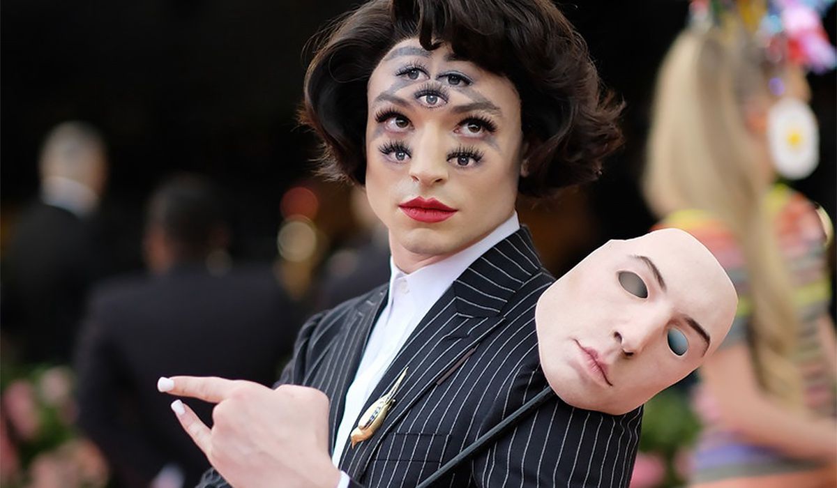 Ezra Miller na Met Gala  w Nowym Jorku