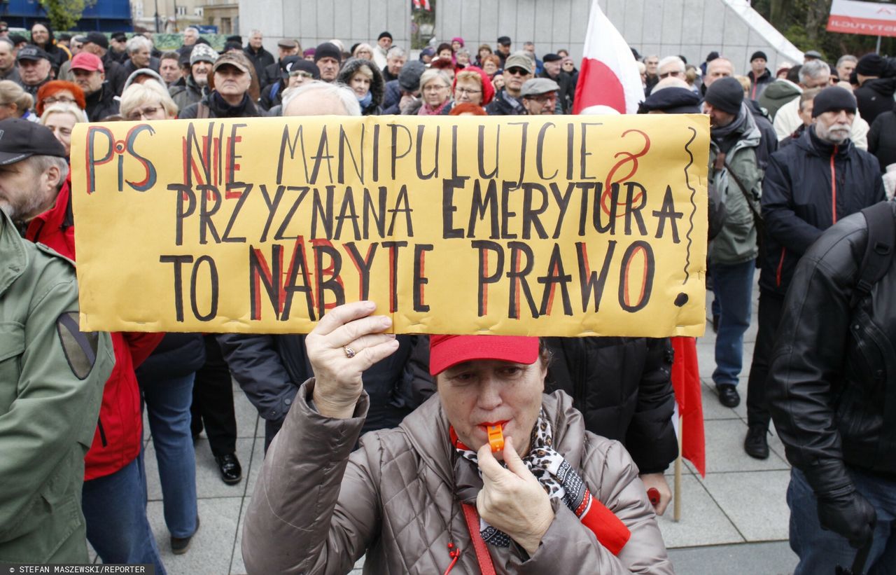 Emeryturami mundurowymi zajmie się wkrótce TK. Zdjęcie z protestu